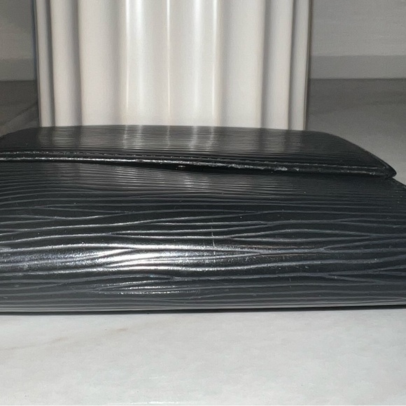 Louis Vuitton Epi Leather Trifold Wallet - Picture 3 of 11